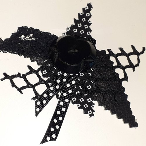 Grande broche design noire modèle unique très original laura