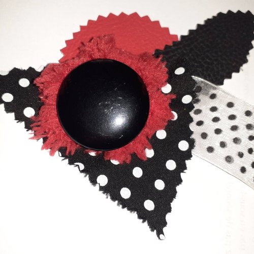 Broche design noire et rouge modèle unique très original laura