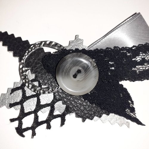 Grosse broche design noire et grise modèle unique très original laura
