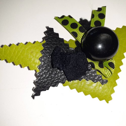 Grosse broche design noire et verte modèle unique très original laura