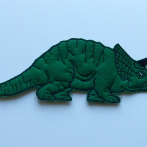 Ecusson à coudre dinosaure vert avec corne
