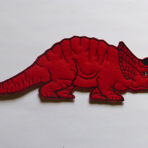 Ecusson à coudre dinosaure rouge avec corne