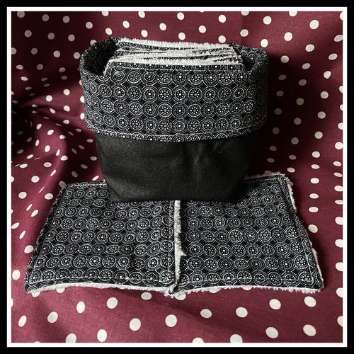 Lingettes démaquillantes, lingettes lavables et son panier assorti
