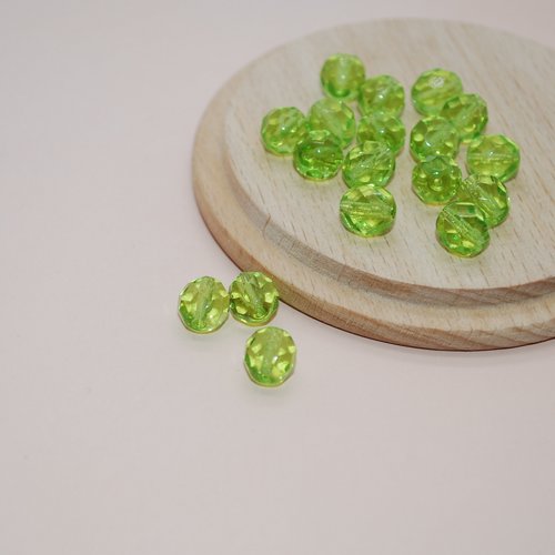 Lot de 10 perles à facettes verts clairs en verre tchèque de bohème pour création de bijoux, perles 8mm