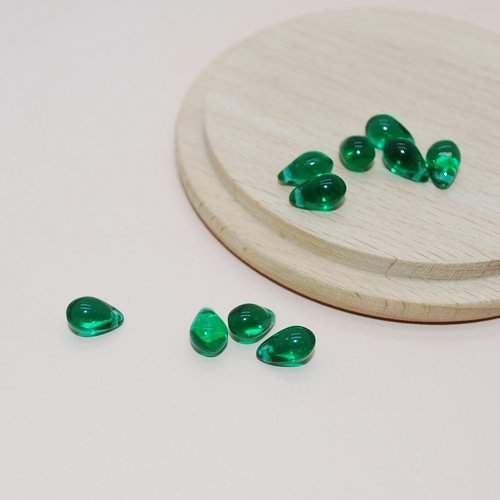 Lot de 10 perles gouttes verts emeraudes en verre tchèque de bohème pour création de bijoux, lot perles vertes boheme 9mm