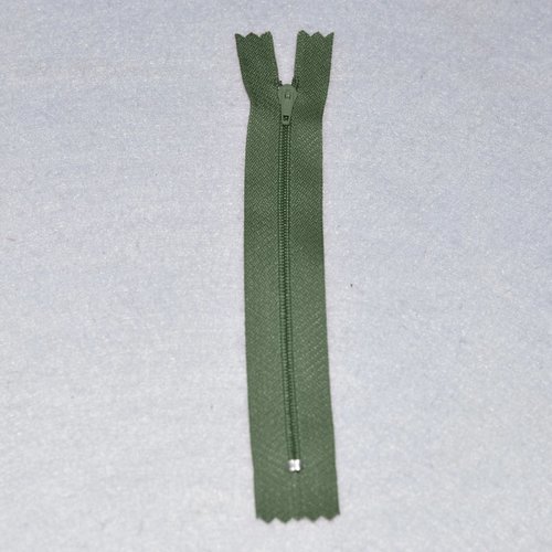 14 cms - vert kaki - fermeture eclair non séparable