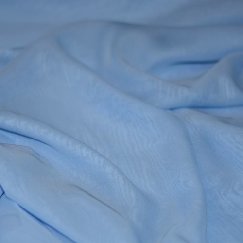 Tissu mousseline polyester bleu ciel, coupe par 50 cms