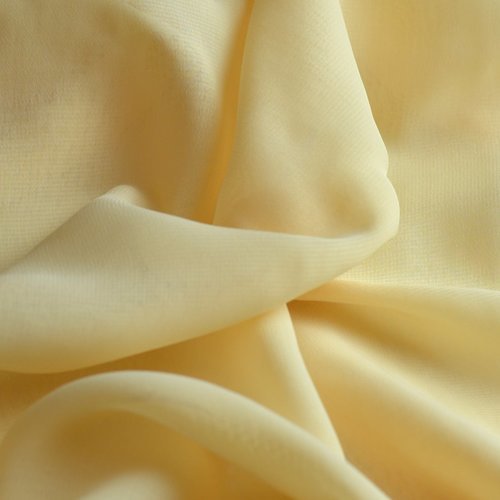 Tissu mousseline polyester beige, coupe par 50 cms