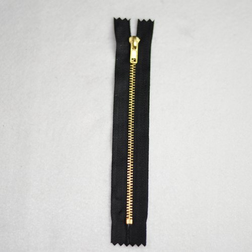 16 cms - noir - fermeture eclair non séparable maille métal doré - pour jeans et pantalons