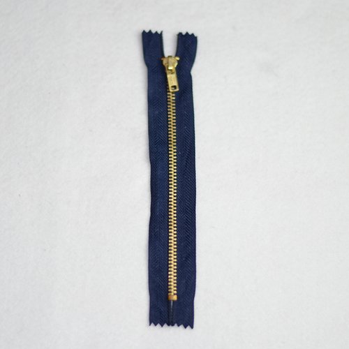 16 cms - bleu foncé - fermeture eclair non séparable maille métal doré - pour jeans et pantalons