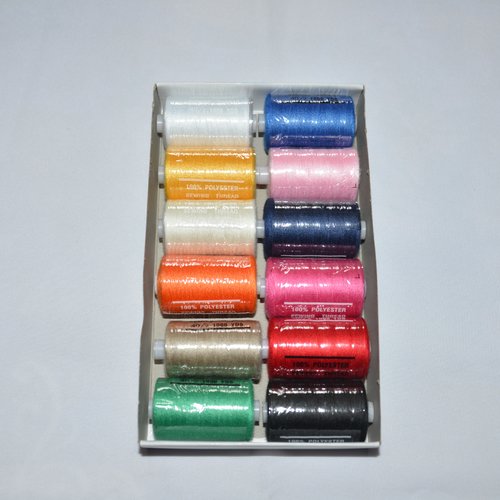 Boite de 12 bobines de fil à coudre - 100% polyester - 12 x 1000 yards - 914 mètres