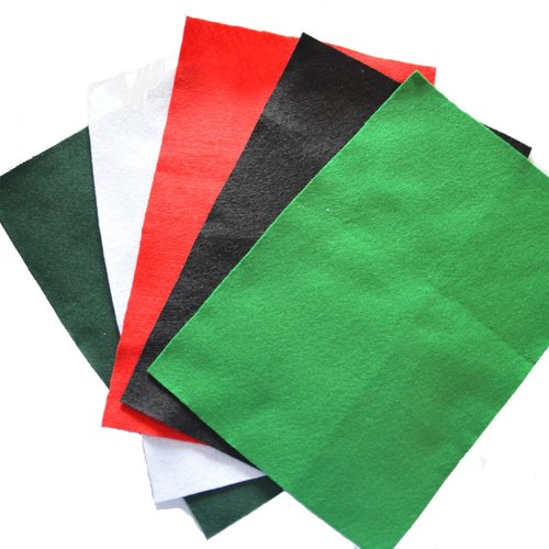 Lot de 5 plaques de feutrine 20 x 30 cms - 1 x (rouge + blanc + noir + vert billard + vert sapin)