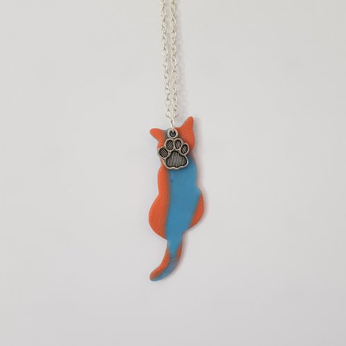Collier pendentif chat bleu et orange