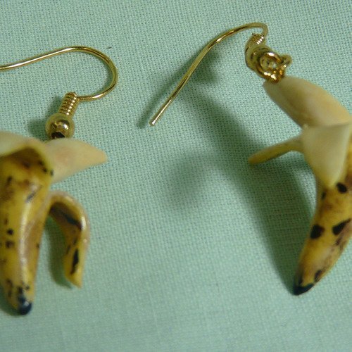 Boucles d'oreilles banane a dévorer ! en pâte polymère  - piece unique -