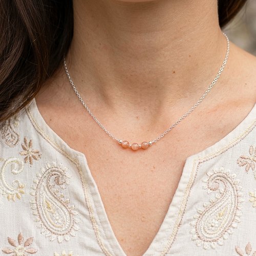 Collier en argent à pierres de lune orange, douceur lumineuse