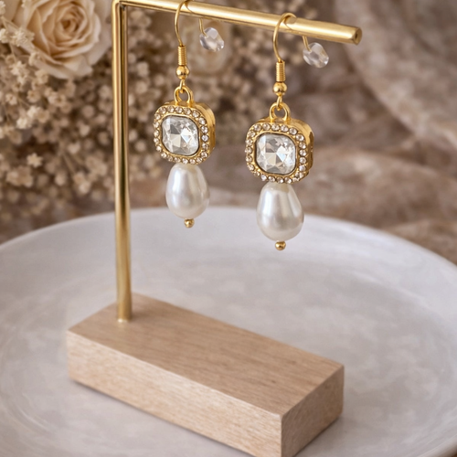 Boucles d’oreilles crochet cabochon oxyde de zirconium & goutte nacrée, mariage romantique-golden square