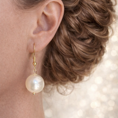 Boucles d’oreilles de mariée avec perles nacrées swarovski 8 mm sur crochets fins en doré , or rose ou argent 925- émilienne