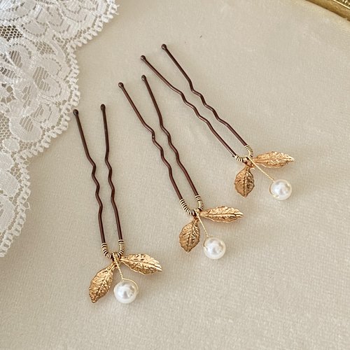 Pics cheveux mariée feuilles de perle dorées – accessoire coiffure mariage élégant