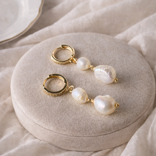 Boucles d’oreilles perles d’eau douce dorées – créoles mariage élégantes & bohème chic i aros
