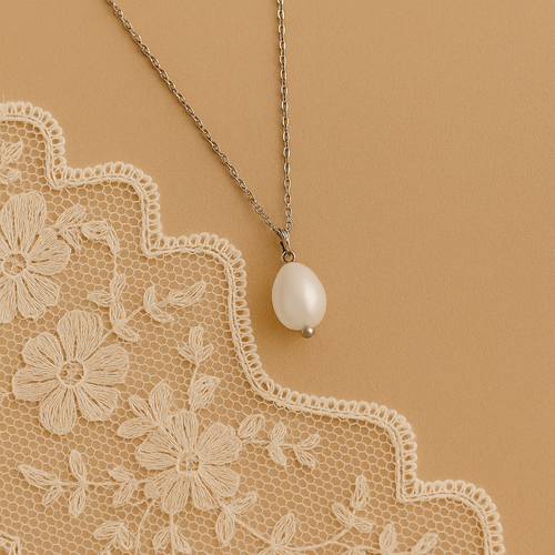 Collier raffiné pour mariée, chaîne fine et perles nacrées- goutte