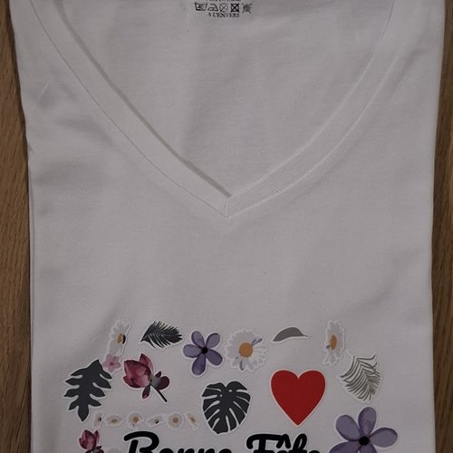T-shirt blanc fête des mères cœur en fleur