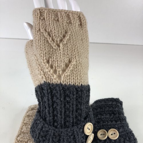 Mitaines avec pouce laine tricoté main réf 5486 modèle unique