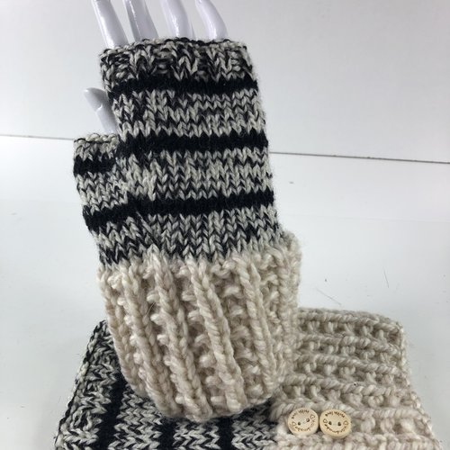 Mitaines avec pouce laine tricoté main réf 5765 modèle unique