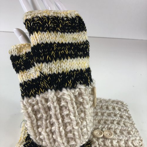 Mitaines avec pouce laine tricoté main réf 5474 modèle unique