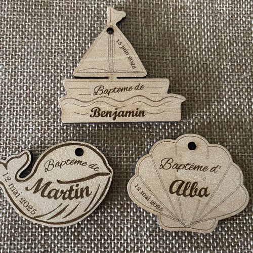 Etiquettes en bois bapteme, naissance… modèle baleine, coquillage, bateau