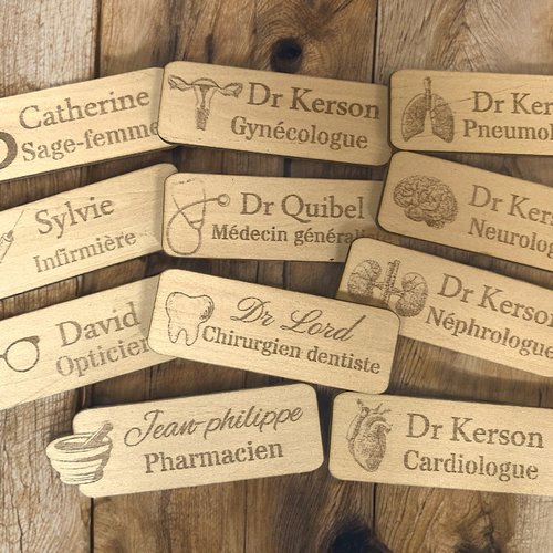 Badge personnalisé en bois métiers domaine du médical