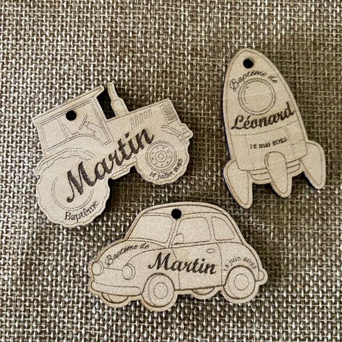 Etiquettes en bois bapteme, naissance… modèle voiture, tracteur, fusée