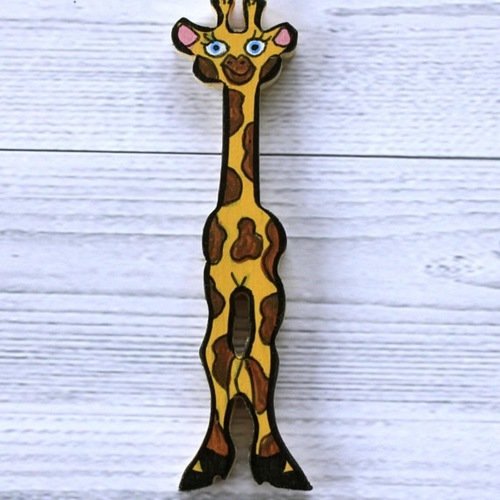 Lettre décorative en bois en forme d'animal pour écrire prénom. girafe