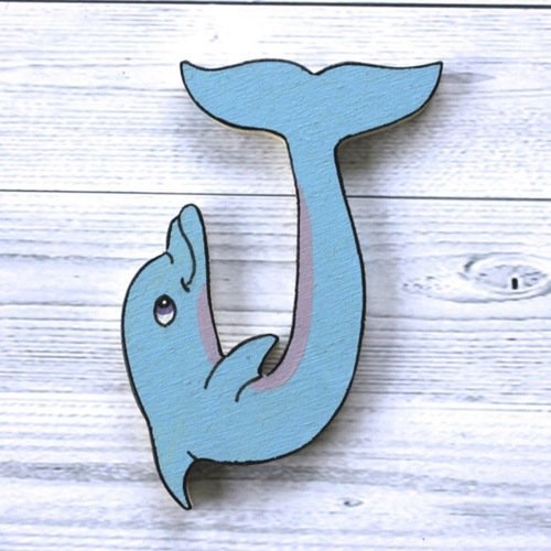 Lettre décorative en bois en forme d'animal pour écrire prénom. dauphin