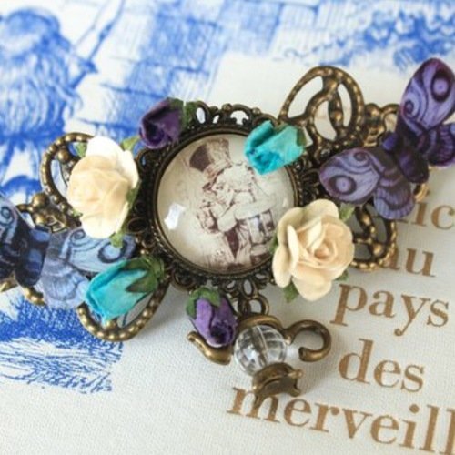 Barrette/ pince à cheveux , steampunk rétro vintage, "le chapelier d'alice au pays des merveilles"