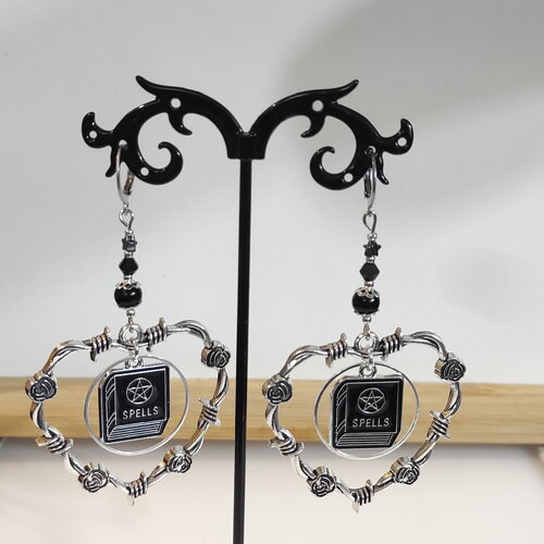 Boucles d'oreilles gothique coeur barbelé bells