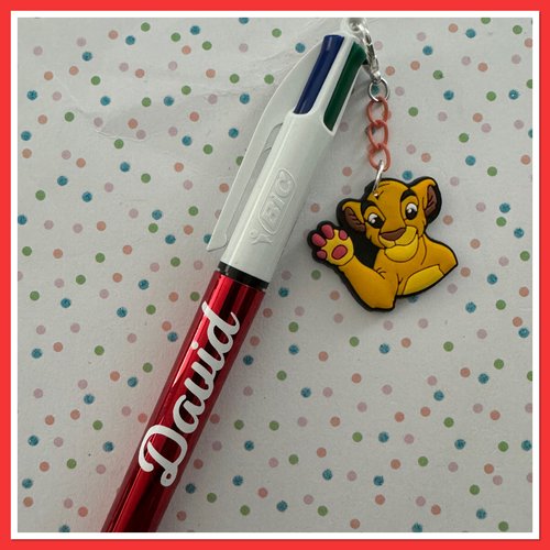 Stylo bic 4 couleurs personnalisable avec breloque le roi lion