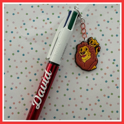 Stylo bic 4 couleurs personnalisable avec breloque le roi lion