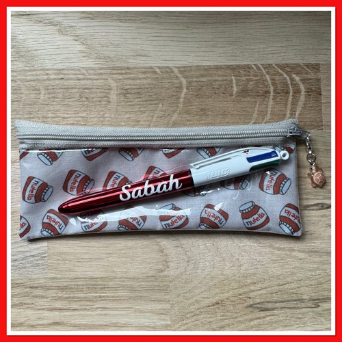 Trousse plate plastifiee + stylo bic 4 couleurs personnalisé
