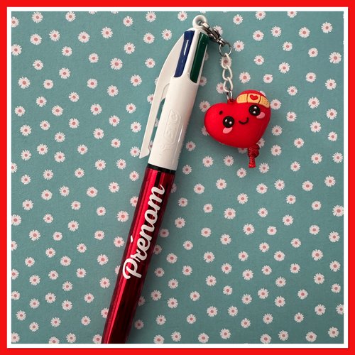 Stylo bic 4 couleurs  avec breloque infirmiere ou aide soignante