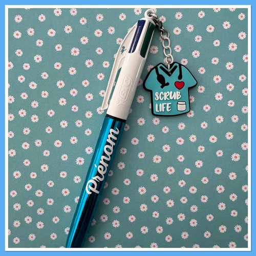 Stylo bic 4 couleurs  avec breloque infirmiere ou aide soignante
