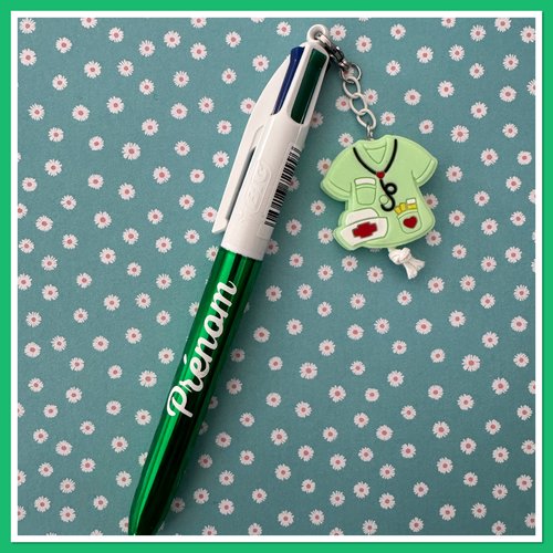 Stylo bic 4 couleurs  avec breloque infirmiere ou aide soignante