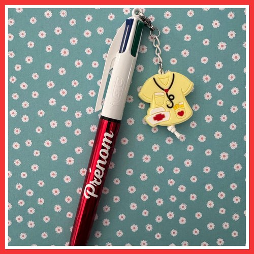 Stylo bic 4 couleurs  avec breloque infirmiere ou aide soignante