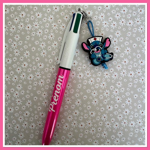 Stylo bic 4 couleurs  avec breloque infirmiere ou aide soignante