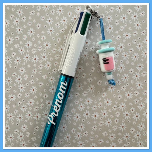 Stylo bic 4 couleurs  avec breloque infirmiere ou aide soignante