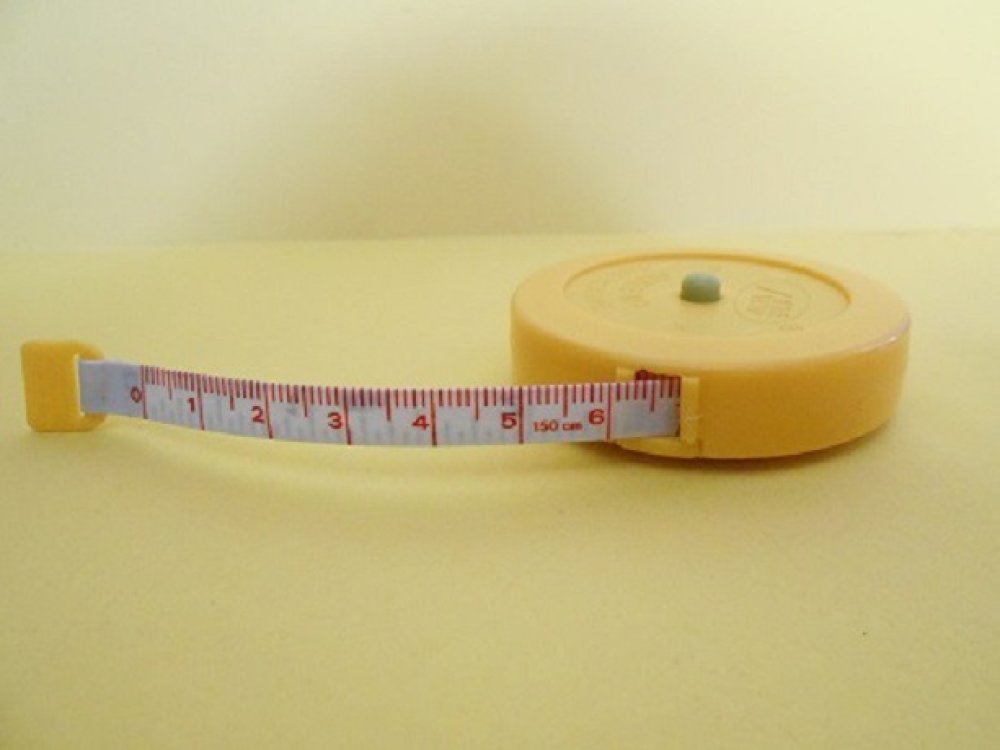 Mètre ruban jaune couture couturière 150 cm en mm/cm et en pouces