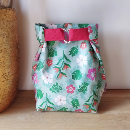 Pochette / sac imperméable en tissu coton enduit fleuri / wet bag / sac étanche /sac à couches /lavable/réutisable.