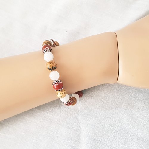 Lithothérapie, bracelet personnalisé sandrine en pierres semi-précieuses 8 mm, médaillon et coupelles fleur