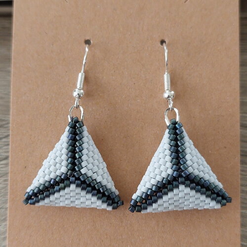 Boucles d'oreilles pyramide 3d blanc/anthracite