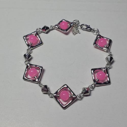 Bracelet perles roses fluo dans cadre 