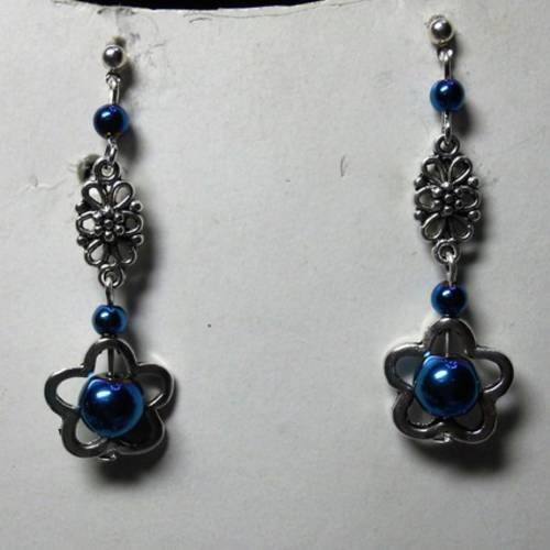 Boucles d'oreilles fleur perles hématite bleu nuit 